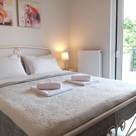 Coastal Garden Retreat: Cozy Apartment Near Beach & City Kalamata Exterior photo