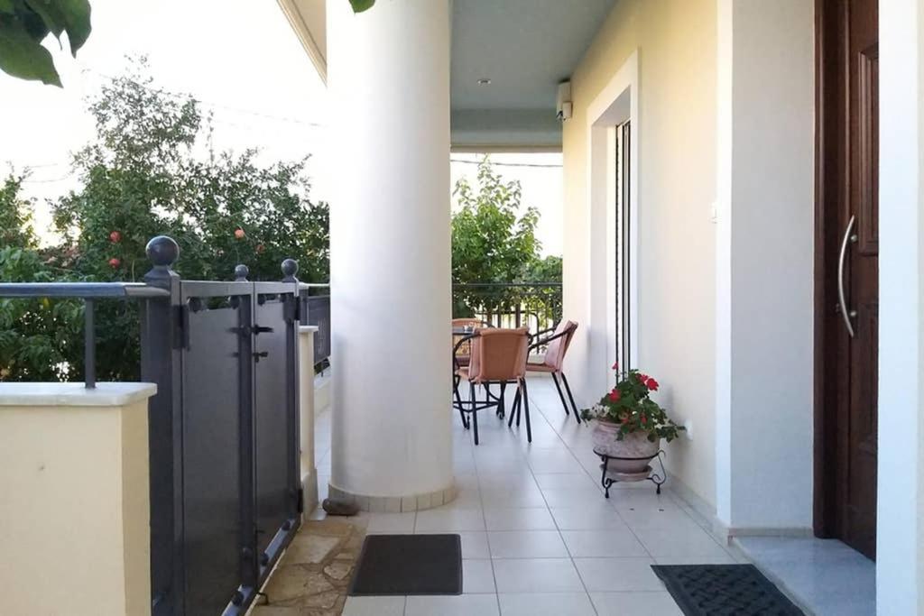 Coastal Garden Retreat: Cozy Apartment Near Beach & City Kalamata Exterior photo