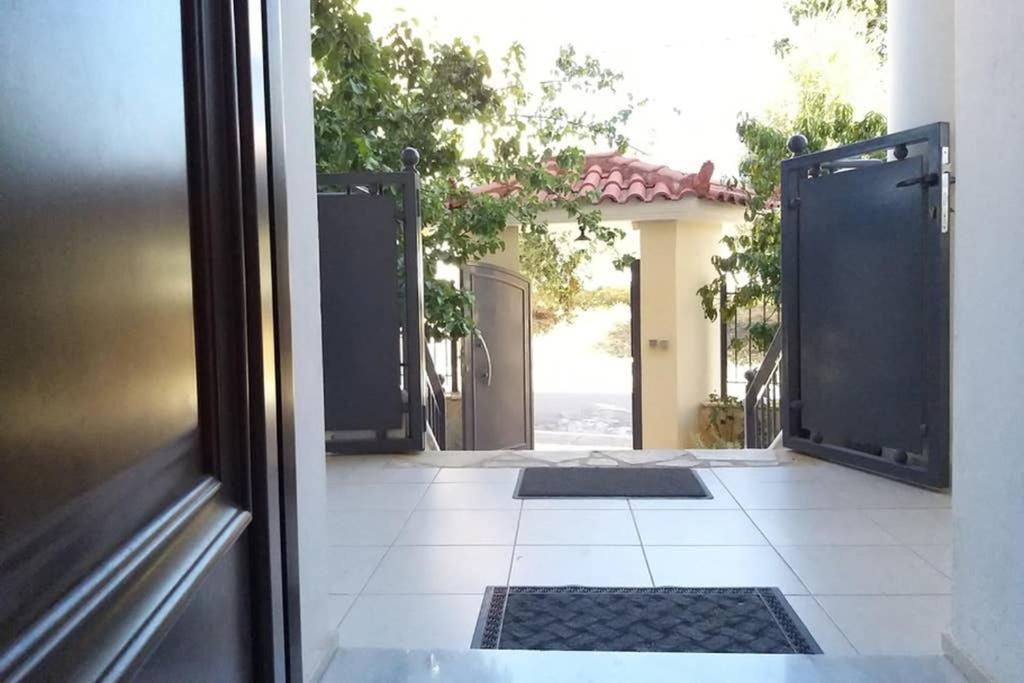 Coastal Garden Retreat: Cozy Apartment Near Beach & City Kalamata Exterior photo