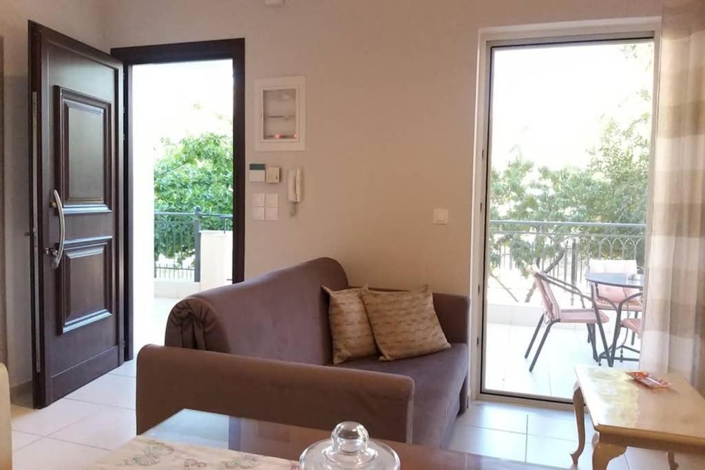 Coastal Garden Retreat: Cozy Apartment Near Beach & City Kalamata Exterior photo