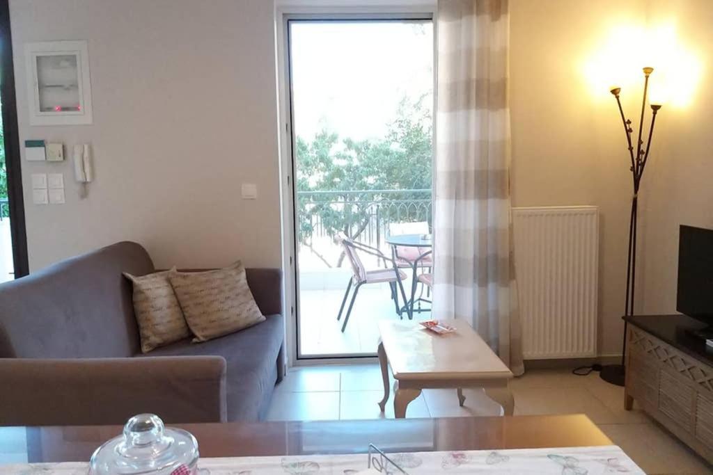 Coastal Garden Retreat: Cozy Apartment Near Beach & City Kalamata Exterior photo