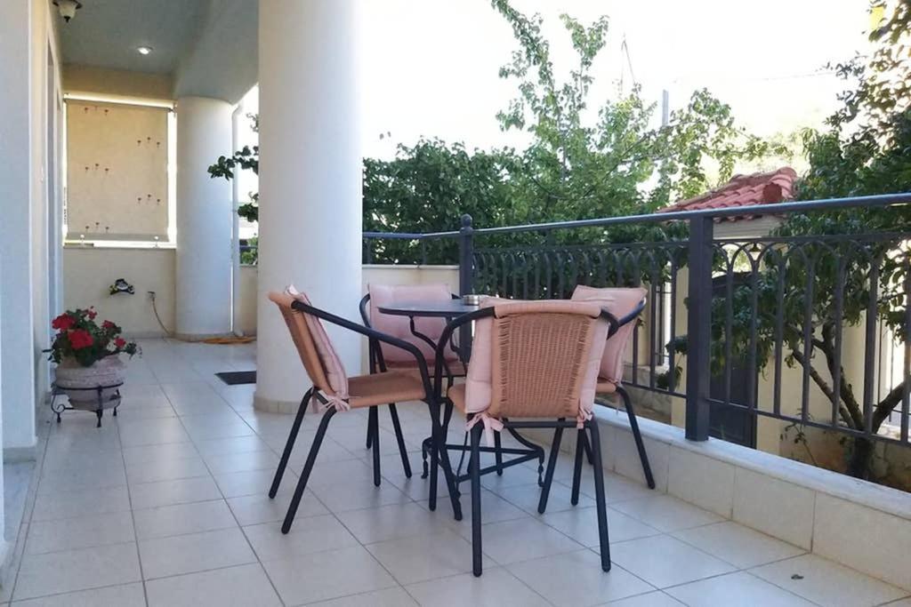 Coastal Garden Retreat: Cozy Apartment Near Beach & City Kalamata Exterior photo