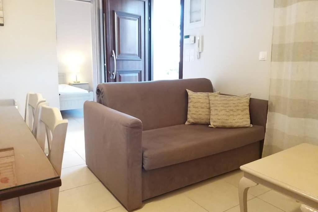 Coastal Garden Retreat: Cozy Apartment Near Beach & City Kalamata Exterior photo
