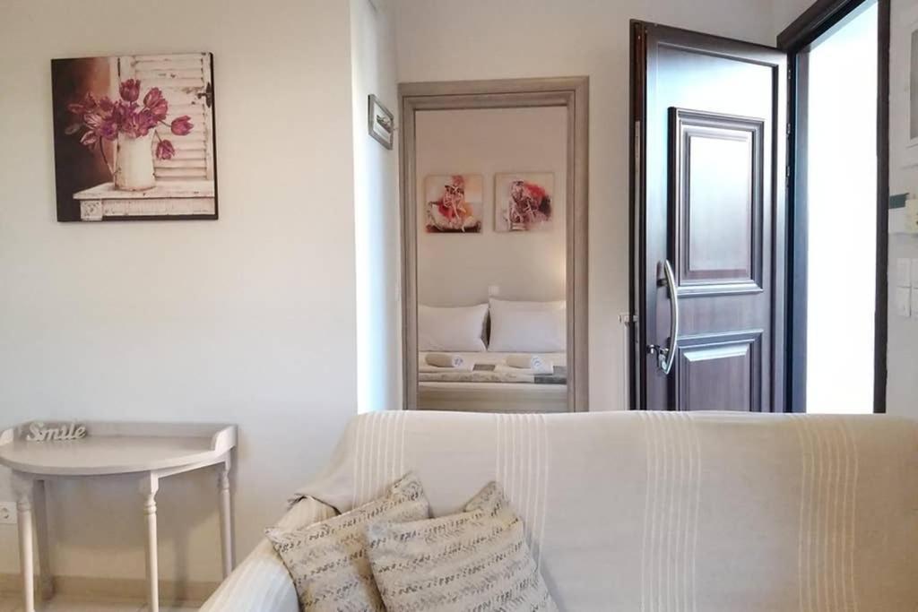 Coastal Garden Retreat: Cozy Apartment Near Beach & City Kalamata Exterior photo