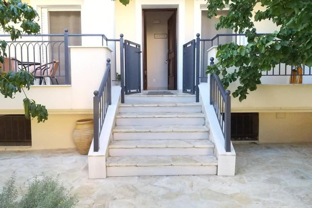 Coastal Garden Retreat: Cozy Apartment Near Beach & City Kalamata Exterior photo