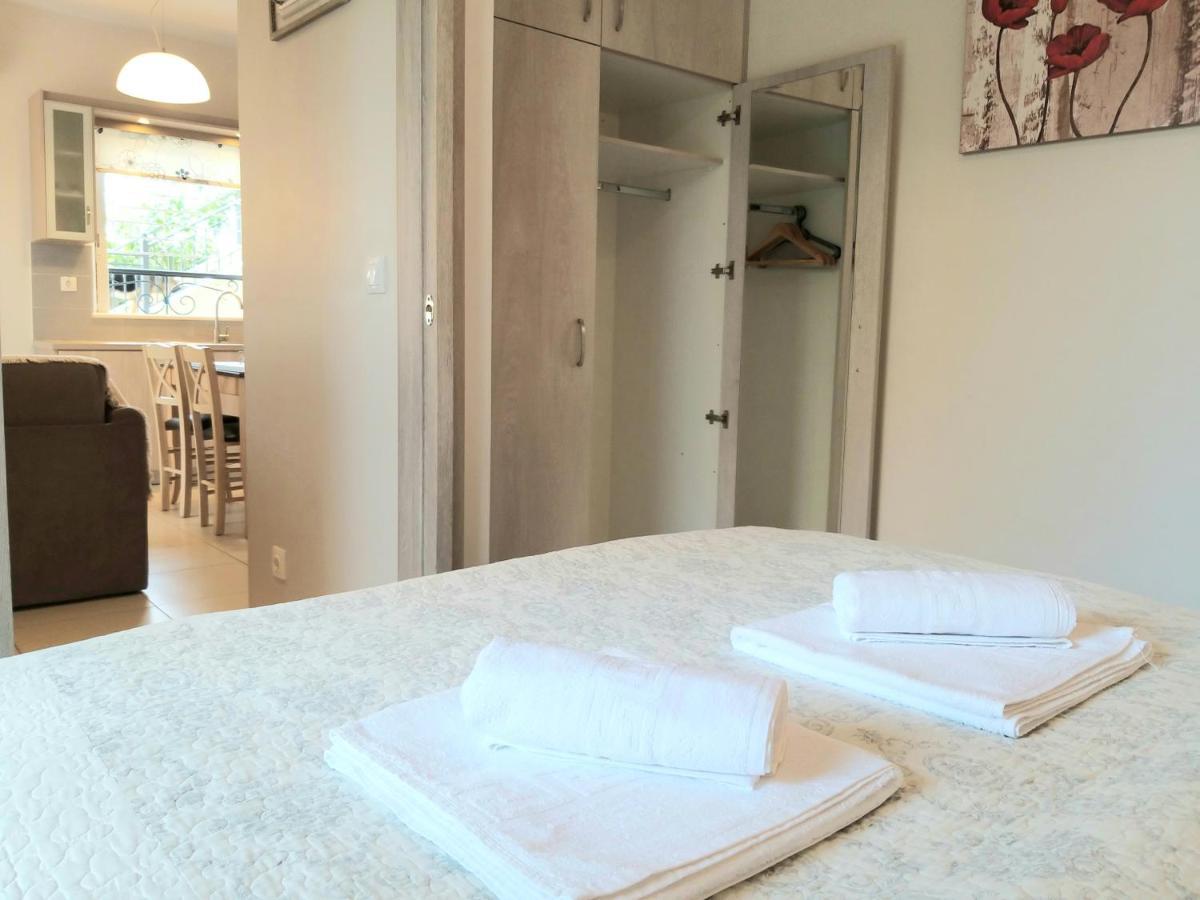 Coastal Garden Retreat: Cozy Apartment Near Beach & City Kalamata Exterior photo